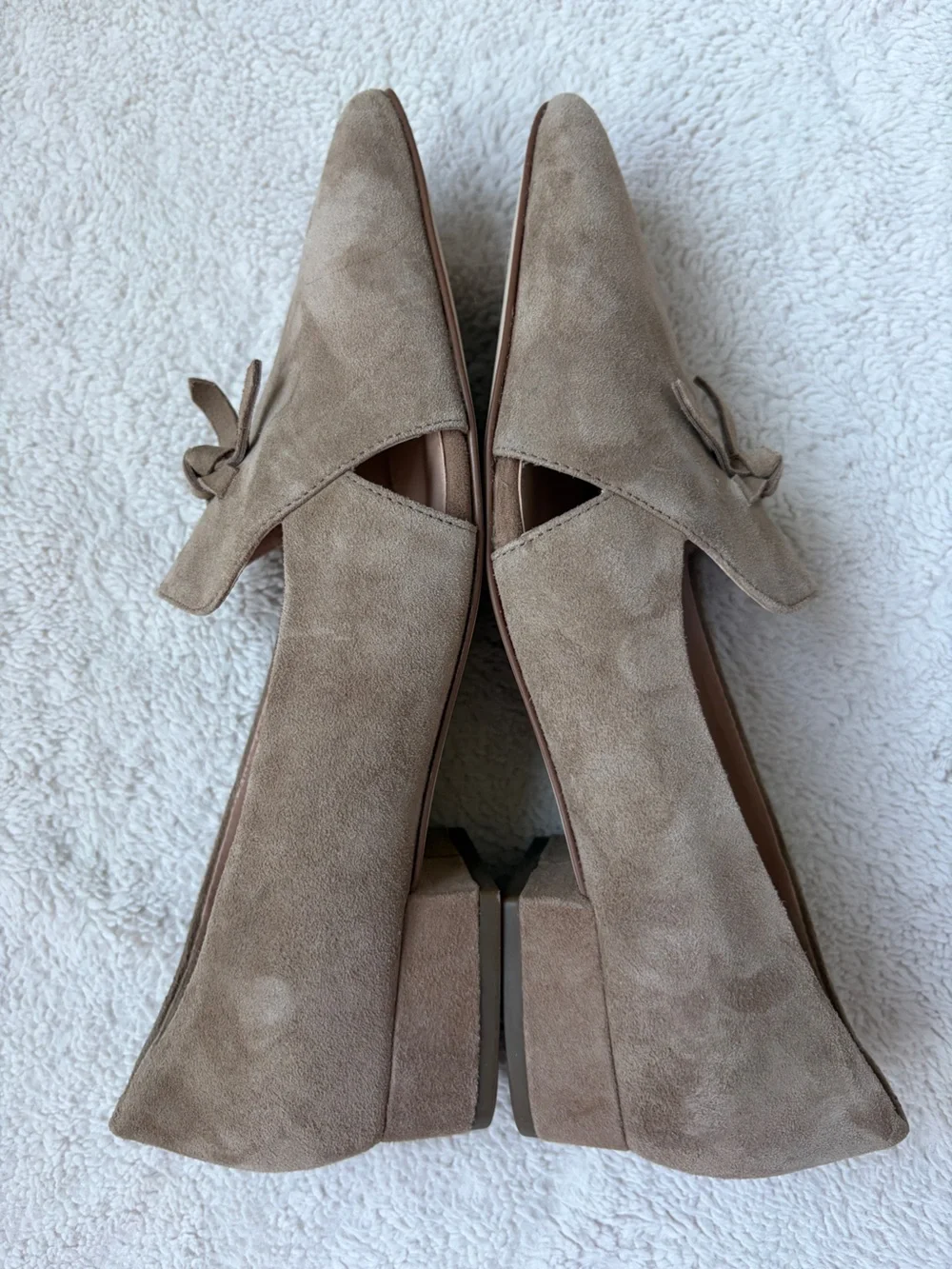 Like New Cole Haan Taupe Suede Pointed Toe Loafers with Bow Accent Women Size 10